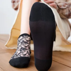 Eleganti calzini alla caviglia in pizzo nero stile vintage giapponese per donna in primavera