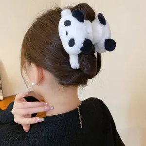 Adorable pince à cheveux panda en peluche pour des coiffures élégantes et chignons.