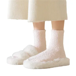 Calcetines de pantuflas de felpa de coral ultra suaves para mujer en rosa macaron