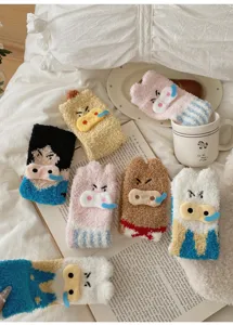 Weiche Korallenfleece-Socken mit niedlichen 3D-Schweinchen-Motiven für den Winter
