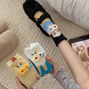 Kuschelige Fleece-Socken für den Winter mit niedlichen 3D-Cartoon-Schweinchen-Motiven