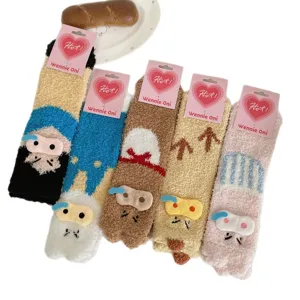 Warme Korallenfleece-Wintersocken mit niedlichem Cartoon-Schwein-Design für Damen