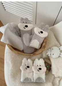 Gezellige koraalfleece wintersokken voor dames met Schnauzer hondpatroon in grijs en wit