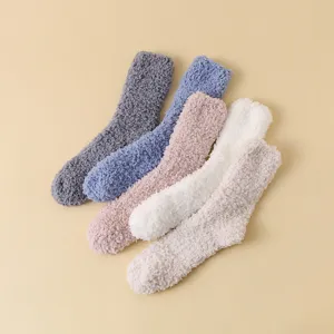 Damen Winter Dick Warm Korallenfleece Socken Flauschig Weich Boden Schlafsocken Japanischer Stil Einfarbig Mittlere Socken