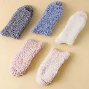 Gemütliche Korallenvlies-Wintersocken in verschiedenen Unifarben für Wärme zu Hause
