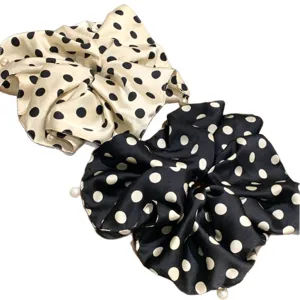 Chouchous français en satin à pois avec perles en crème et noir, grand format