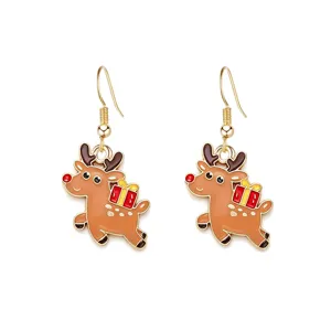 Nahaufnahme von festlichen Weihnachtsrentier-Ohrhängern mit einem roten Geschenkdetail