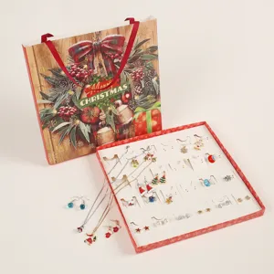 Vista detallada del calendario de Adviento de joyas con collares y pendientes