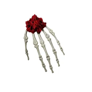 Gotische Skeletthand-Haarklammer mit roten Rosen für Halloween-Cosplay-Kostüme Deko