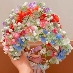 Ghirlanda di fiori stile Mori per bambine con nastri colorati e fiori di seta.