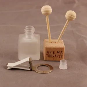 8ml Auto Parfuem Glasflasche Set mit Holz Diffusor Staebchen und Lueftungsclip Auto.