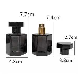 Vue détaillée des dimensions du flacon pulvérisateur de parfum en verre hexagonal noir.