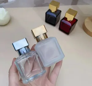Quadratische Glas leere Parfümflasche 50ml tragbarer Reise Sprühkosmetik Probenspender