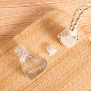 Flacone di profumo per auto in vetro a forma di cuore da 6ml diffusore oli essenziali vuoto