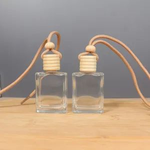 Bottiglia di profumo vuota per auto in vetro con tappo di legno e corda per specchietto.