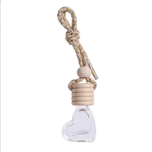 Flacone per profumo auto a forma di cuore in vetro trasparente con tappo in legno e corda.