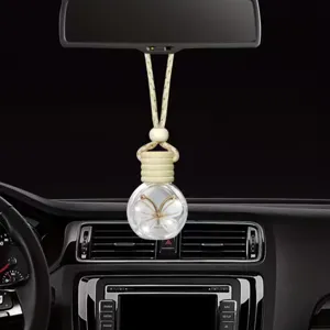 Flacone di profumo sospeso per auto con sfera di vetro, tappo di legno e ciondolo a farfalla.