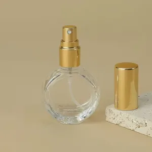 Άδειο γυάλινο μπουκάλι αρώματος 10ml, επίπεδο στρογγυλό σχήμα ελαστικού με χρυσή αντλία.