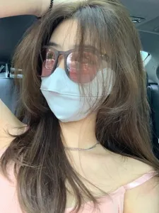 Vue détaillée du masque de protection UV en soie glacée pour les yeux et le visage