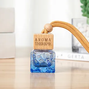 Glas Wasserwuerfel Auto Parfuem Flasche Anhaenger mit Holzdeckel fuer Rueckspiegel Detail