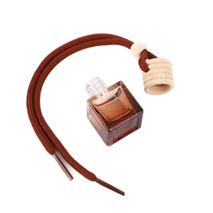 Flacon de parfum de voiture en verre marron carré avec bouchon en bois et corde.