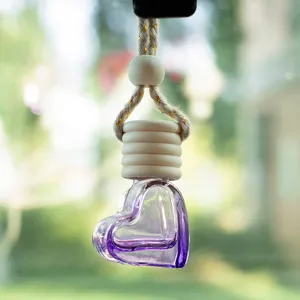 Paarse hartvormige glazen auto parfum fles essentiële olie diffuser hanger met houten dop.