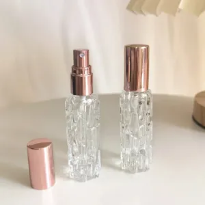 10ml glazen parfum spray fles detail weergave met roségouden pomp en getextureerd glas