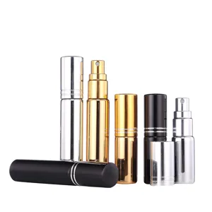Vue détaillée des vaporisateurs de parfum rechargeables portables avec boîtiers en métal.