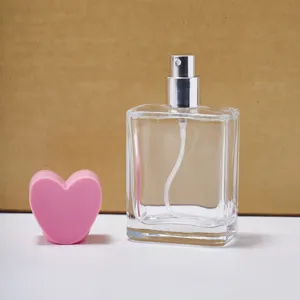 Transparente Glas Quadrat Parfümflasche leere Sprühflasche mit rosa Herz Kappe.
