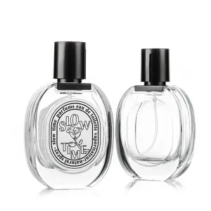Draagbare 30ml lege glazen parfum spuitfles met zwarte dop en ovaal etiket voor op reis.