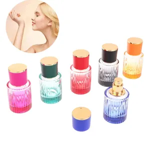 Flaconi di profumo in vetro ricaricabili da 30ml con pompa a spruzzo e tappi dorati.