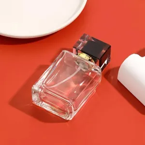 Flacon de parfum vide 50ml rechargeable en verre vaporisateur bouchon noir détail