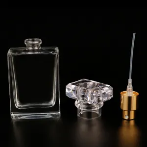 Flacone di profumo in vetro trasparente 30ml vuoto con tappo di cristallo e ugello dorato.