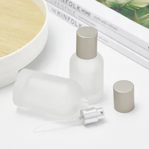 Γυάλινο μπουκάλι αρώματος ματ, 30/50ml φορητό δοχείο ψεκασμού με μεταλλικό καπάκι.