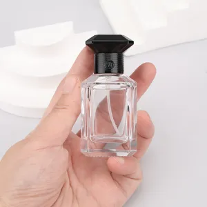 30ml Klarglas Parfumflasche mit schwarzem geometrischem Deckel, nachfuellbarer Kosmetikbehaelter.