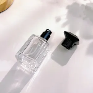 30ml leere Glas Parfümflasche mit schwarzer Sprühpumpe und Deckel für Kosmetik und Reise.