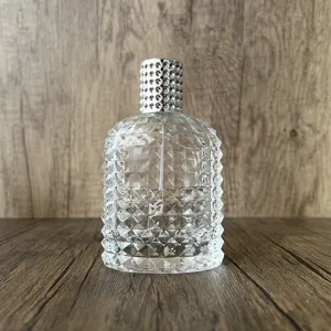 100ml γυάλινο μπουκάλι αρώματος επαναγεμιζόμενο άδειο με μοτίβο διαμαντιού και ασημί καπάκι.