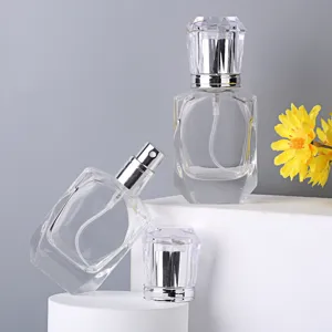 Flacon de parfum en verre transparent de 30 ml avec bouchon en cristal, vaporisateur vide.
