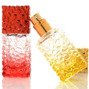 Hochwertige 25ml nachfuellbare Parfum Spruehflasche mit modernem Farbverlauf Glas.