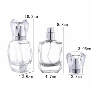 Vue détaillée d'un flacon de parfum en verre transparent avec bouchon diamant et mesures.