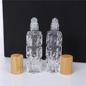 bouteille à bille en verre 10ml avec bouchon en bambou pour huiles essentielles parfum détail