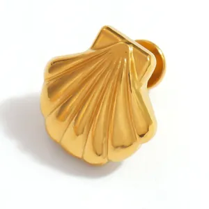 High-gloss gold seashell-shaped decorative charm for DIY jewelry and footwear accessories.