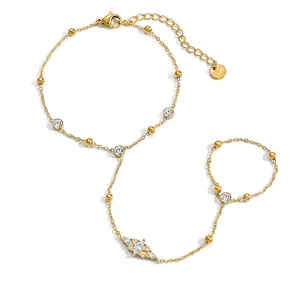 Élégant bracelet de main en acier inoxydable plaqué or avec incrustations de zircons