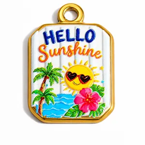 Macro di ciondolo smaltato a tema spiaggia con testo Hello Sunshine