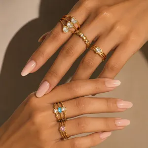 Anello Aperto a Cuore in Acciaio Inossidabile con Zirconia per Donna Placcato Oro Anello Regolabile Geometrico Gioielli Moda Impermeabili