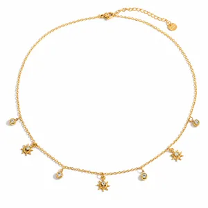 Collar vintage de acero inoxidable chapado en oro con dijes de sol y circonitas claras