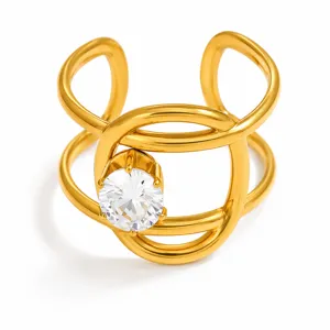 Primer plano de anillo ajustable de acero dorado con gran circón redondo