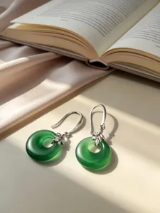 Eleganti orecchini in argento S925 con pendenti in calcedonio verde Ping An Kou da donna