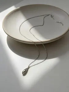 Collar con colgante de gota de agua de plata de ley S925 minimalista para mujer