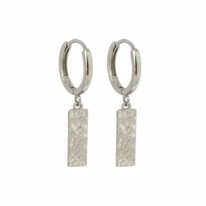Eleganti orecchini a cerchio in argento S925 con pendenti rettangolari a trama squamata